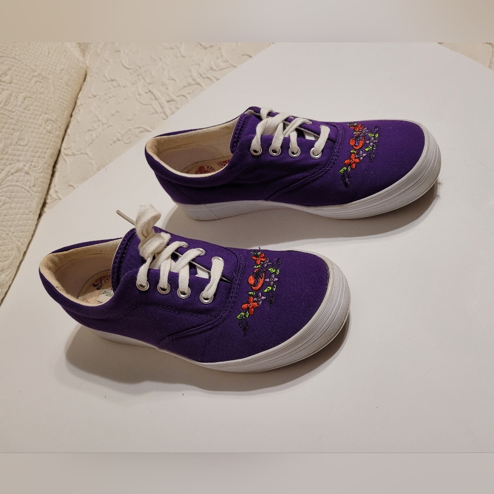 Vintage Grasshoppers Keds a red flowe Grand Champ 6 1/2 M Purple Sneaker lace up